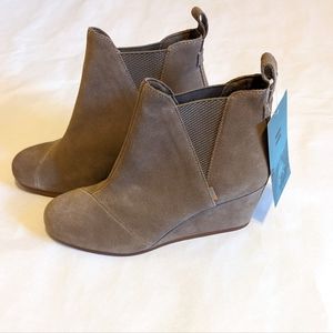 TOMS Kelsey wedge booties NWT taupe gray suede